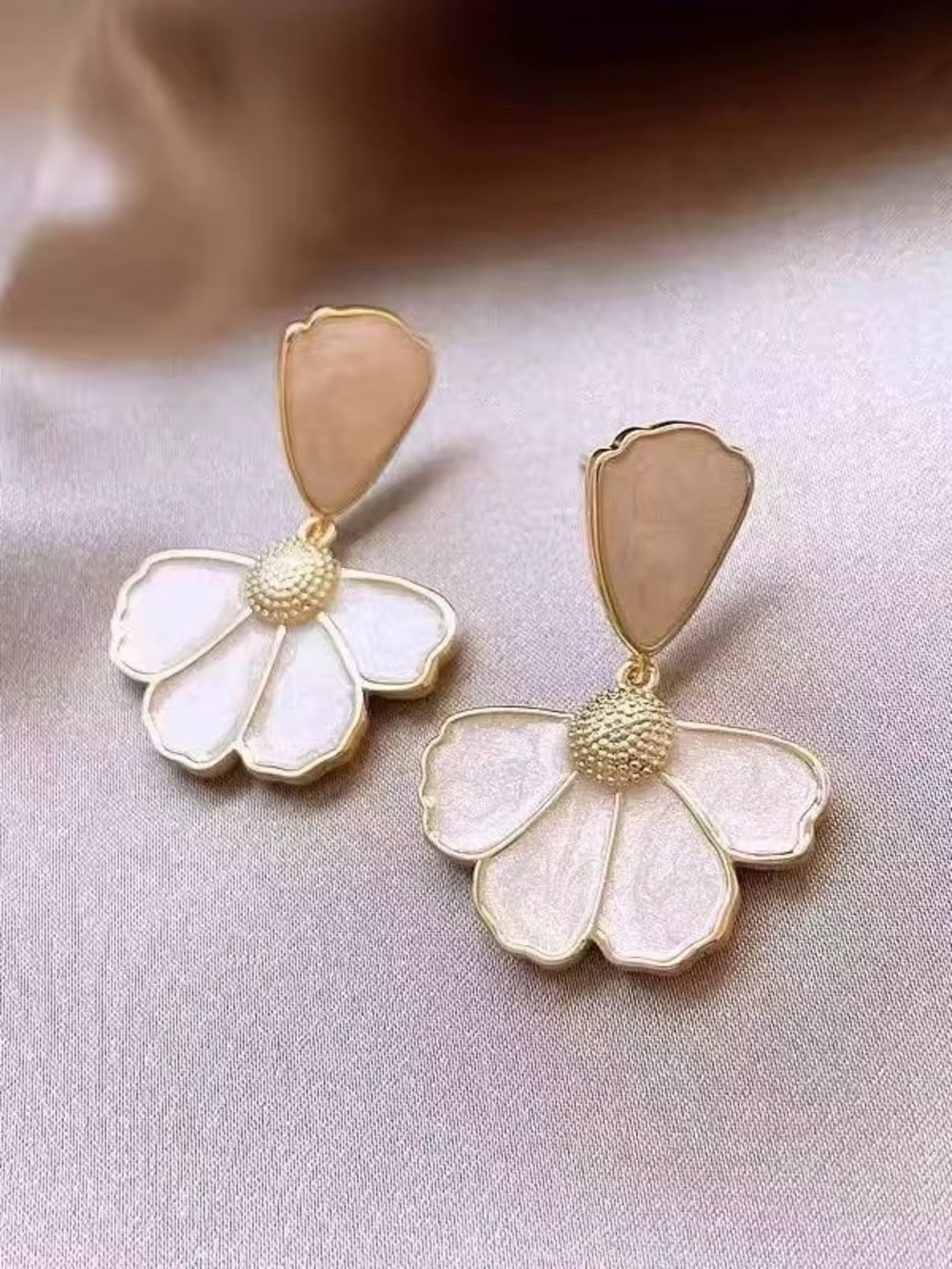 ***Delicate White Petal Drop Earrings - Gold Trim